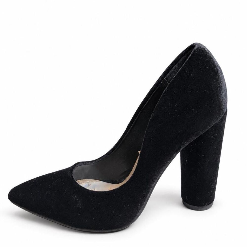 Heart in D Black Velvet Pumps sz 7.5